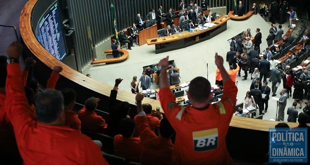 Petroleiros se manifestaram durante a votação na Câmara Federal. (Foto: Agência Brasil)