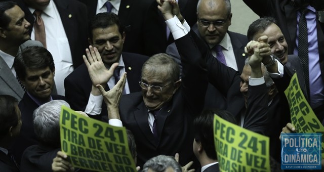 Deputados consideram positiva a PEC 241 para devolver estabilidade ao país (Foto: Fabio Rodrigues Pozzebom/ Agência Brasil)