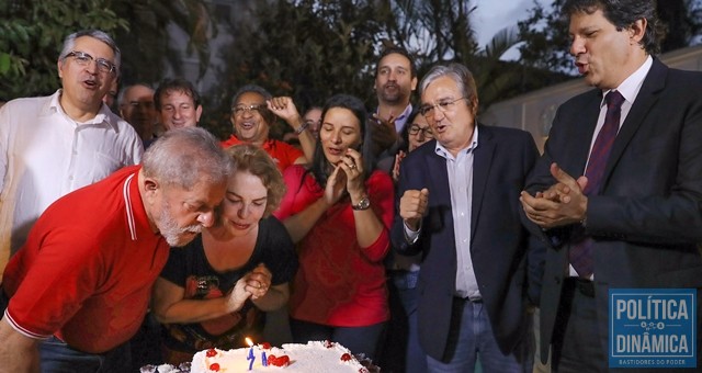 O ex-presidente Lula comemora aniversário de 71 anos acompanhado de dona Marisa Letícia, Fernando Haddad, Alexandre Padilha e outros (Foto: Ricardo Stuckert/ Instituto Lula)