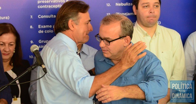 Lobão abraça Firmino após externar gratidão (Foto: Jailson Soares/PoliticaDinamica.com)