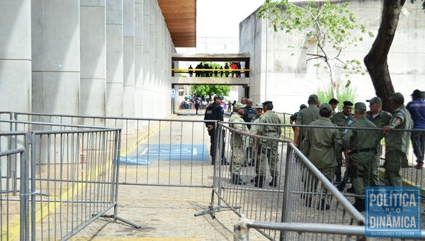 Esquema de segurança impediu a entrada dos manifestantes (Foto:Jailson Soares/PoliticaDinamica.com)
