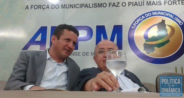 Arinaldo em conversa com Júlio César (Foto: Gustavo Almeida/PoliticaDinamica.com)