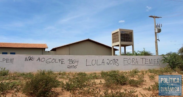 Mensagens de apoio ao PT dominam escola (Foto: Gustavo Almeida/PoliticaDinamica.com)