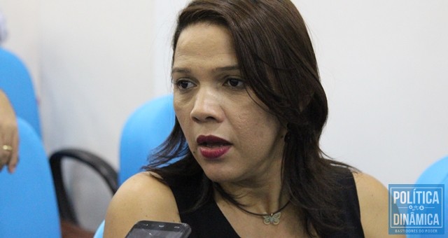 Ana Célia fala das dificuldades de Cocal de Telha (Foto: Jailson Soares | PoliticaDinamica.com)