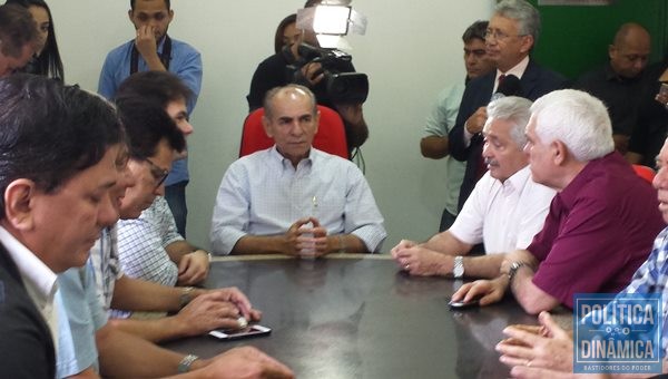 Deputados do PMDB comparecem à visita de Elmano à sede da legenda (Foto:Jailson Soares/PoliticaDinamcia.com)