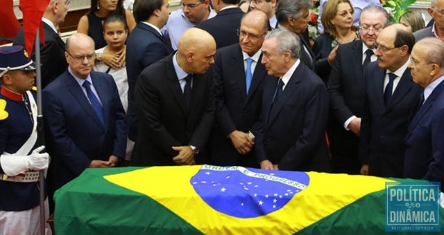 Presidente Michel Temer no funeral do ministro (Foto: EFE/Silvio Avila)