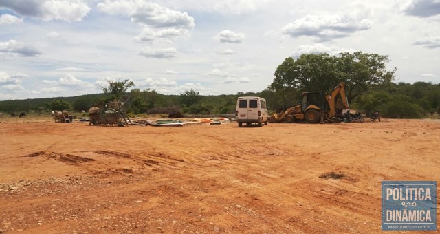 Trabalhadores deixaram o canteiro de obras (Foto: Maria Amélia Almeida)