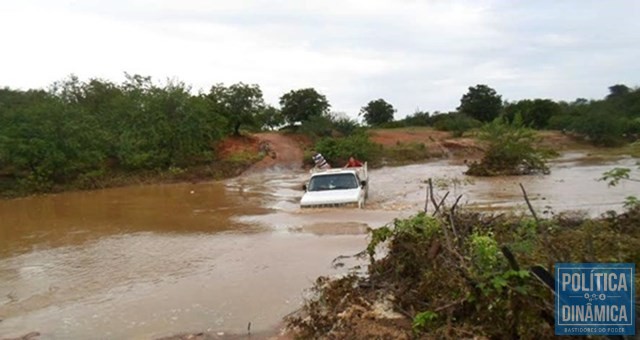 Nos períodos chuvosos, riachos dificultam acesso ao município (Foto: Lídio Paes de Lima)