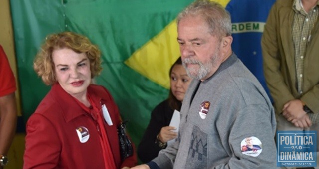Mulher do ex-presidente Lula segue em estado grave (Foto: Nelson Almeida/AFP)