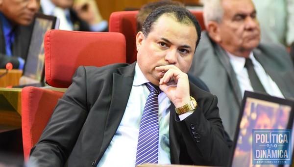 |Deputado acusa Firmino Filho de ser omisso na disputa entre Uber e taxistas (Foto:Jailson Soares/PoliticaDinamica.com)