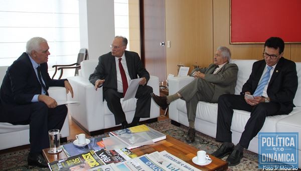 Presidente da Assembleia durante encontro com ministro e Elmano (Foto:Ascom)