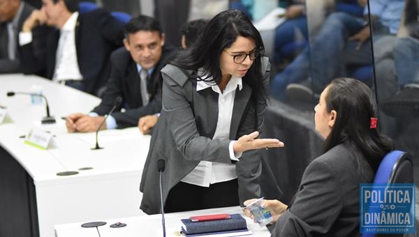 Vereadora Teresa Britto não gostou do fato de Cida usar a tribuna para citar os parlamentares (Foto:Jailson Soares/PoliticaDianamica.com)