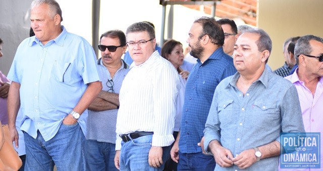 Políticos e amigos no velório em Teresina (Foto: Jailson Saores/PoliticaDinamica.com)