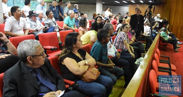 Sindicalistas compareceram à audiência pública para discutir a subconcessão da Agespisa (Foto: Jailson Soares | PoliticaDinamica.com)