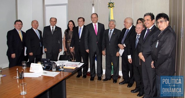 Mão Santa em Brasília com ministro e parlamentares piauienses (Foto: Reprodução | Jr. Mourão)