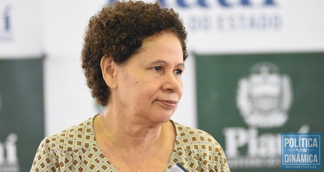Regina Sousa se juntou à outras mulheres em mobilização no Senado (Foto: Jailson Soares | PoliticaDinamica.com)