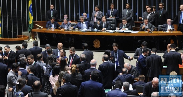 Plenário da Câmara durante sessão que aprovou projeto da terceirização ampla (Foto: Luis Macedo | Câmara dos Deputados)