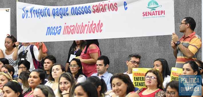 Profissionais protestaram na Câmara (Foto: Jailson Soares/Política Dinâmica.com)