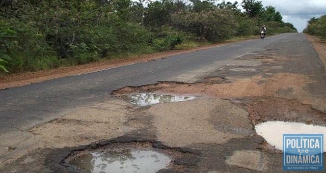 Via com péssimas condições no Sul do Piauí (Foto: Reprodução/Portal Cidade Luz)