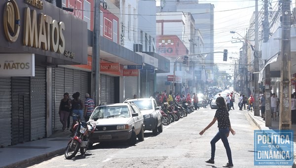 Ruas do Centro foram fechadas devido as manifestações (Foto:JailsonSoares/PoliticaDinamica.com)