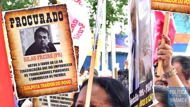 Deputados têm sido alvo de protestos por setores contrários as reformas (Foto:JailsonSoares/PoliticaDinamica.com)