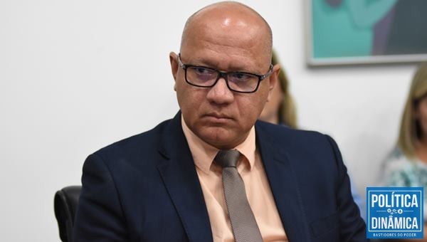 Franzé Silva é secretário de Administração. Considerado o candidato do governador Wellington Dias (PT), a candidatura dele é temida dentro do próprio PT. Ele é visto como ameaça para os deputados petistas que tentarão buscar a reeleição em 2018. Chateado com as reações negativas no partido, o secretário chegou a cogitar até mesmo mudar de sigla.