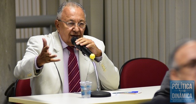 Dr. Pessoa alertou para uso de cápsula (Foto: Jailson Soares/PoliticaDinamica.com)