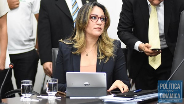 Secretaria de Educação é acusada de ter superfaturada compra de dicionários de inglês (Foto:JailsonSoares/PoliticaDinamica.com)