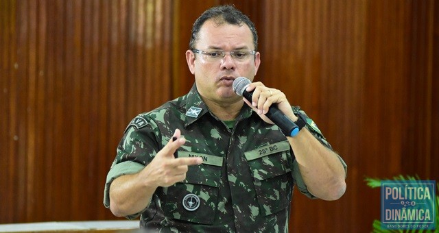 Tenente-coronel Nixon, comandante do 25º BC (Foto: Jailson Soares/PoliticaDinamica.com)