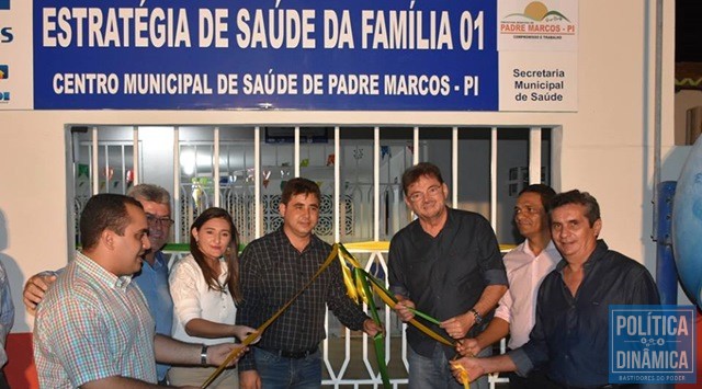Ex-governador em inauguração no interior do Piauí (Foto: Reprodução/Facebook)