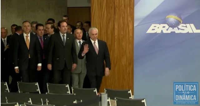 Júlio César apareceu logo atrás de Michel Temer (Foto: Reprodução/TV Globo)