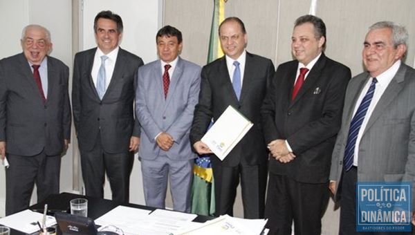 Governador anunciou a liberação de R$ 3 milhões para Parnaíba ao lado de Florentino Neto (Foto:Ascom)