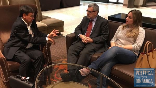Wellington Dias e a secretária Rejane Dias em conversa com o cônsul de Toronto (Foto:Ascom)