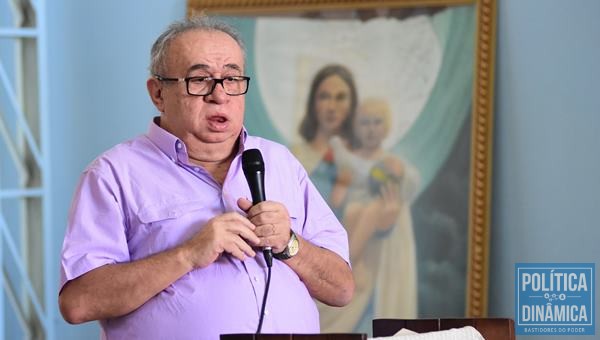 Deputado Heráclito Fortes comemorou aniversário em tradicional missa (Foto:JailsonSoares/PoliticaDinamica.com)