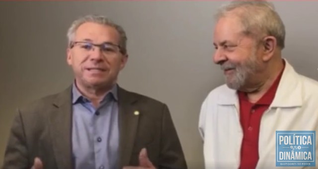 Assis e Lula em vídeo gravado para comentar sobre a Caravana (Foto: Reprodução)