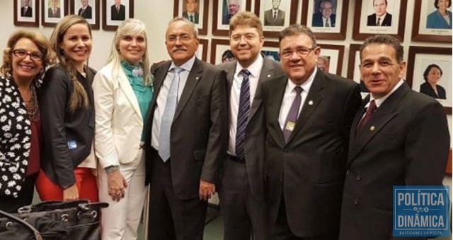 Os parlamentar no encontro com profissionais da Odontologia (Foto: Reprodução)