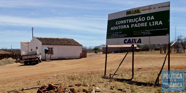 Obra parou e foi esquecida no sertão (Foto: Gustavo Almeida/PoliticaDinamica.com)