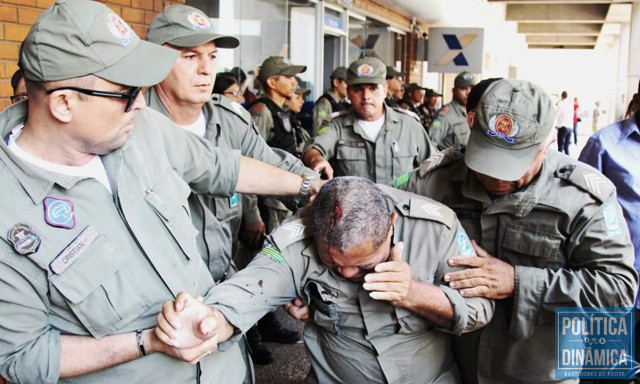 Policial ficou ferido durante confronto na Alepi (Foto: Jailson Soares/PoliticaDinamica.com)