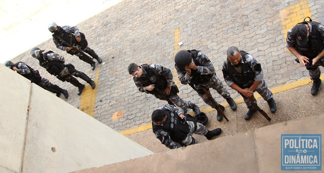 Batalhão especial da polícia militar foi chamado (Foto: Jailson Soares/PoliticaDinamica.com)