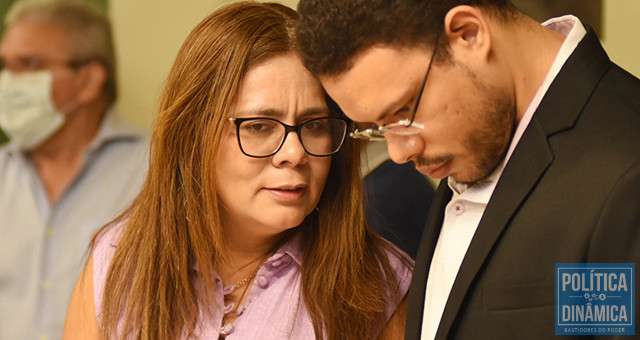 A voz de Doutor Pessoa sobre contratos da PMT: Andréia Nádia, secretária imediata do Gabinete do Prefeito; na foto, ao lado de André Lopes, genro do prefeito e secretário de Governo da Prefeitura (foto: Jailson Soares | PD)