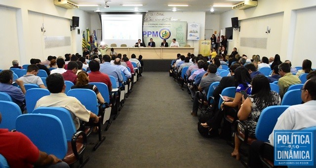 Prefeitos do Piauí reunidos na sede da APPM (Foto: Jailson Soares/PoliticaDinamica.com)