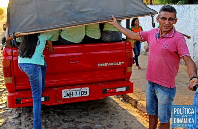 Alunos transportados de pau de arara em Castelo (Foto: Jailson Soares/PoliticaDinamica)