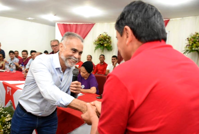 Araujinho, filiado ao PT, e o governador Wellington Dias (Foto: Reprodução/Facebook)