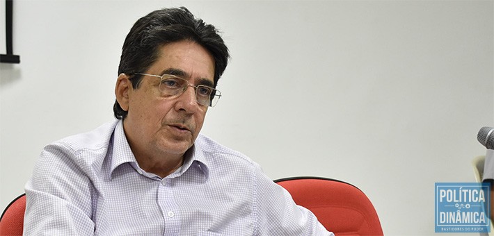 Arthur Feitosa foi ao Ministério Público prestar esclarecimento sobre denúncia de pagamento de propinas feita em pronunciamento na presença de vice-governadora e senador da República (foto: arquivo APEOP)