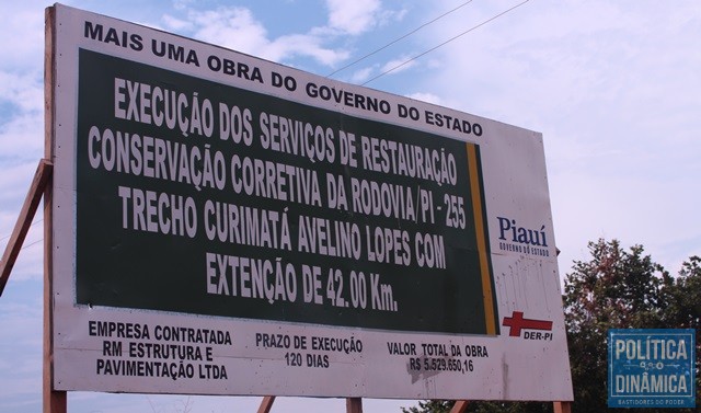 Placa foi colocada, mas nada de obra (Foto: Gustavo Almeida/PoliticaDinamica.com)