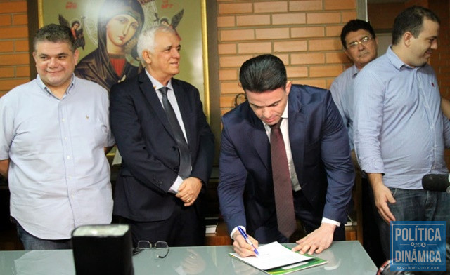 Bessah foi efetivado em ato na Assembleia (Foto: Jailson Soares/PoliticaDinamica.com)