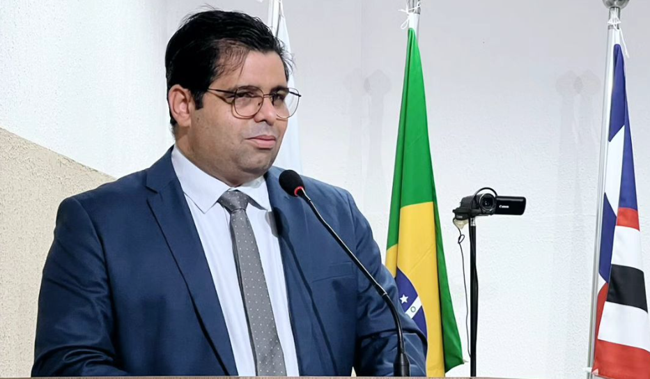 Nenhum aparato de Segurança impediu que os fantasmas entrassem no gabinete de Bacelar Junior; o dinheiro do povo foi surrupiado por lá também (foto: Facebook)