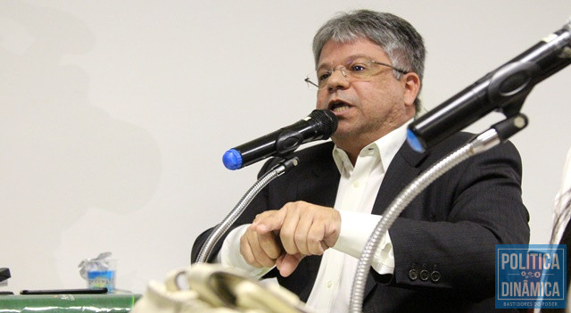 Líder da oposição protestou na Assembleia (Foto: Jailson Soares/PoliticaDinamica.com)