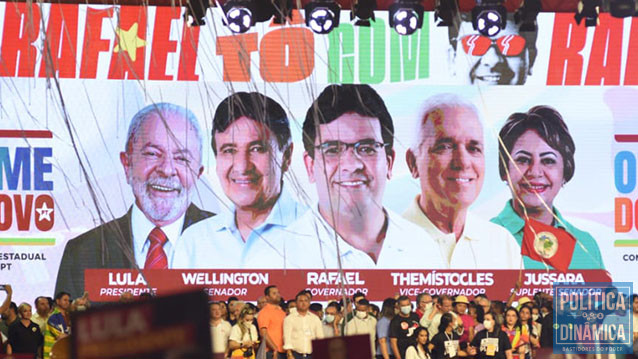 Banner do palco principal no lançamento da chapa do PT ao governo contou com as imagens de Themístocles Filho e de Jussara Lima (foto: Jailson Soares/ PD)