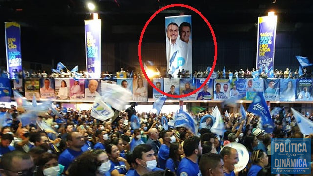 Banner de Bolsonaro chamou a atenção na convenção que oficializou o nome de Sílvio Mendes como candidato ao governo do Piauí (foto: Jailson Soares/ PD)